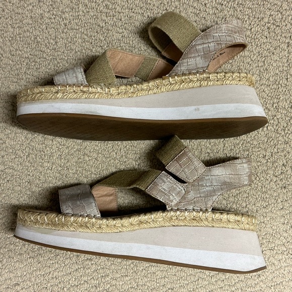 Donald J. Pliner SADIE WOMENS EMBOSSED LEATHER WEDGE SANDALS - Picture 15 of 16